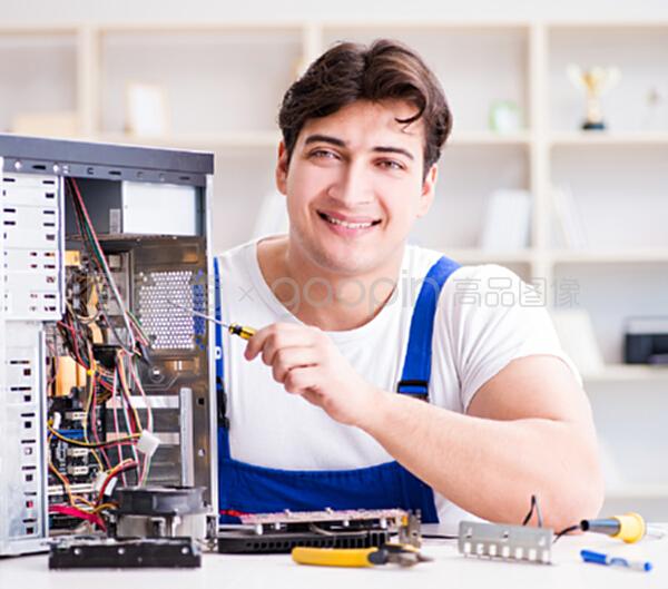 計算機修理工的職責與技能——專注于臺式電腦與輔助設備維修